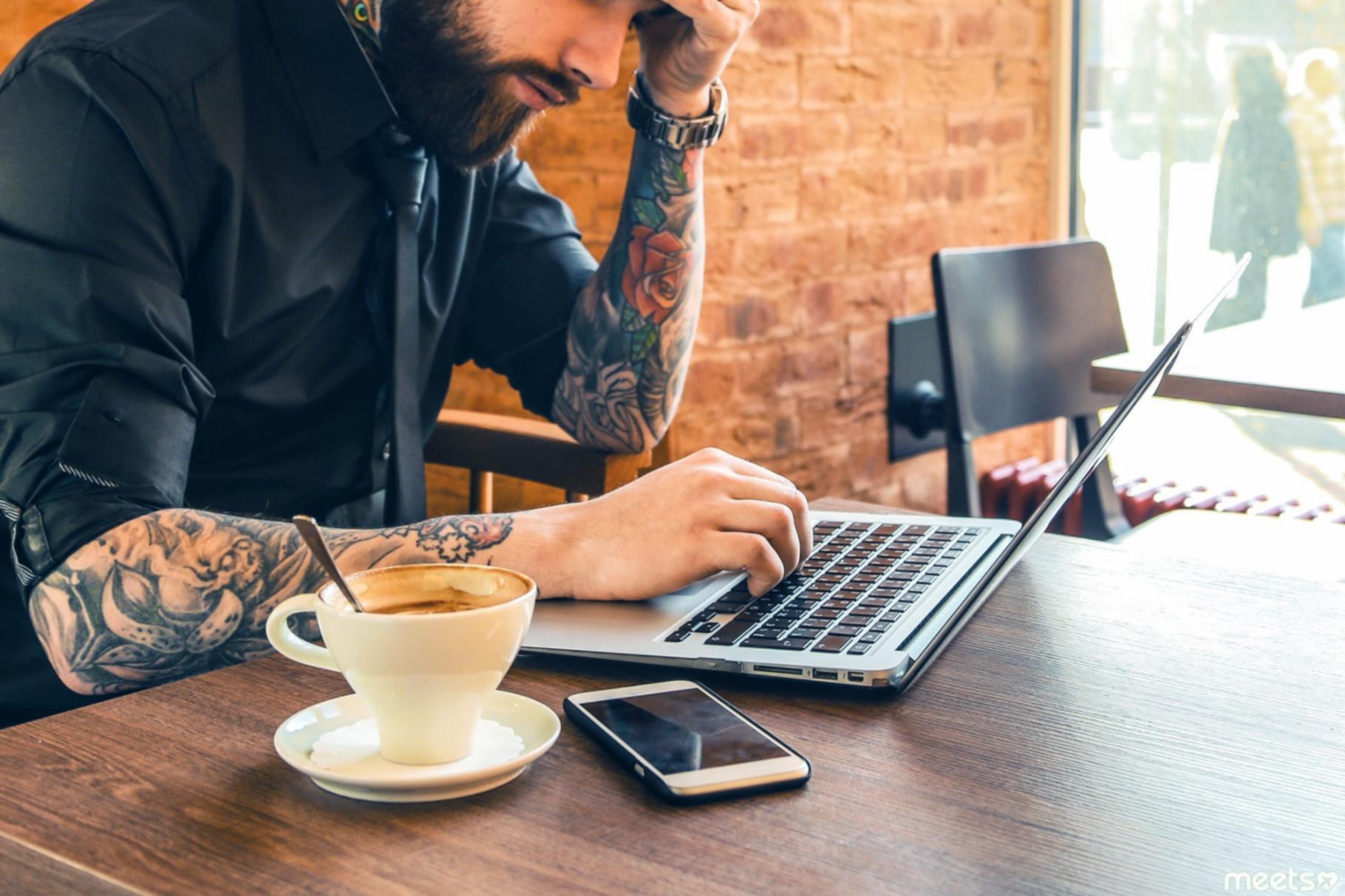 Espace d'apprentissage moderne avec interface interactive